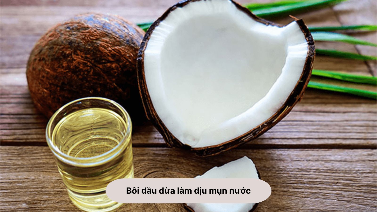 Mẹo dân gian chữa bệnh tay chân miệng bằng cách dầu dừa làm dịu mụn nước