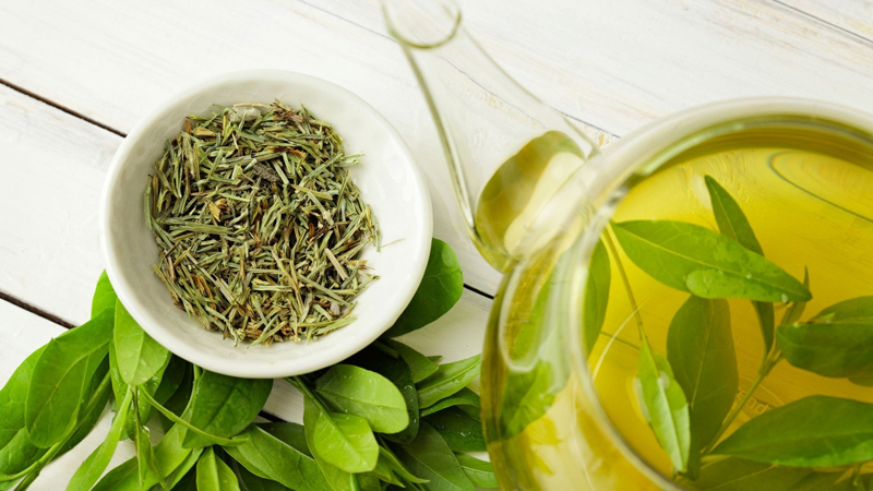 Uống trà xanh để hạ đường huyết nhanh tại nhà