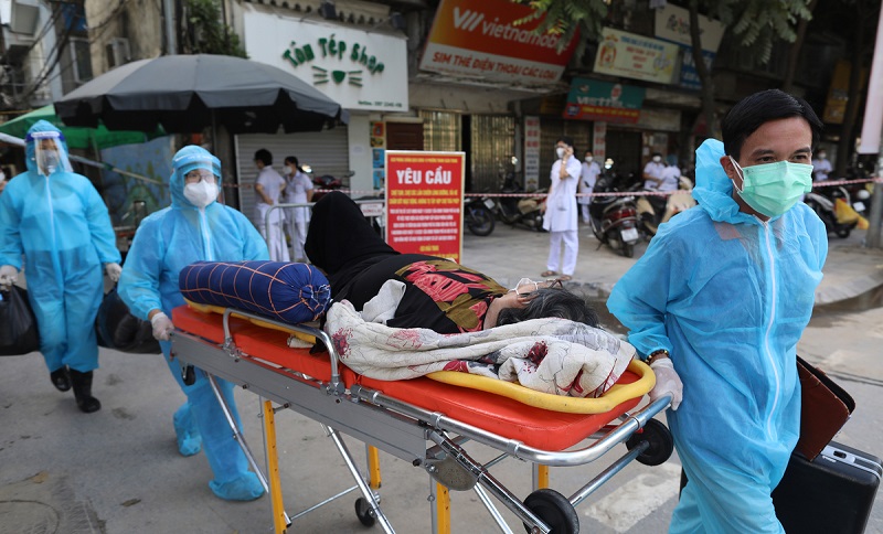 Một trường hợp có bệnh lý nền được đưa đi điều trị