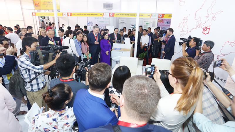 Triển lãm VIETNAM MEDI - PHARMA 2022 thu hút sự chú ý của rất nhiều đối tác và khách tham quan trên cả nước