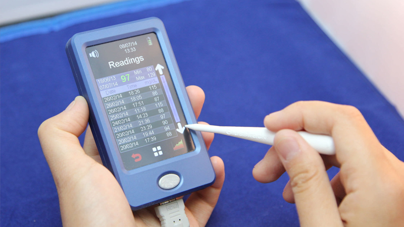 Giá máy đo đường huyết không lấy máu và địa chỉ mua uy tín