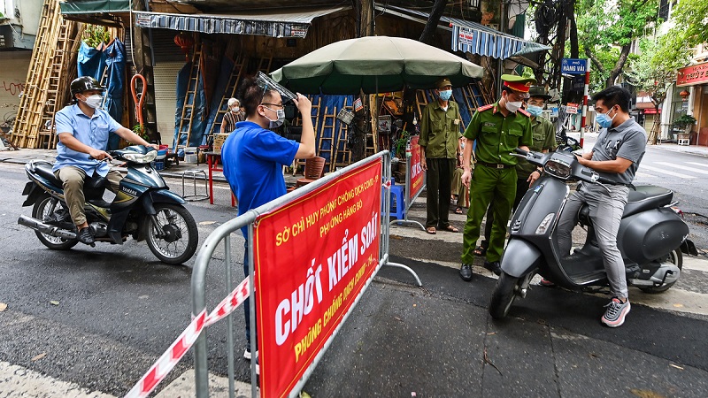 Kiểm tra giấy đi đường trong thời gian giãn cách xã hội