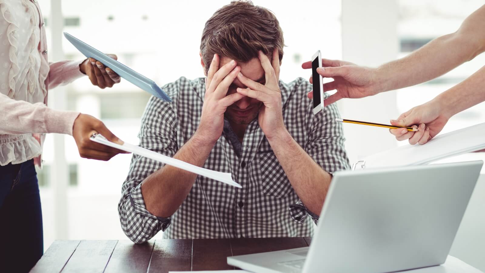 Nam giới xuất tinh sớm có phải yếu sinh lý không?