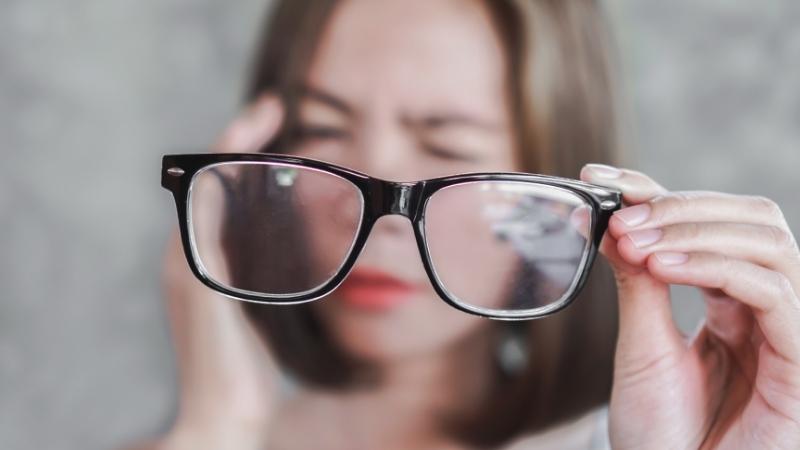 Dấu hiệu mắt nhìn mờ rất dễ bị bỏ qua