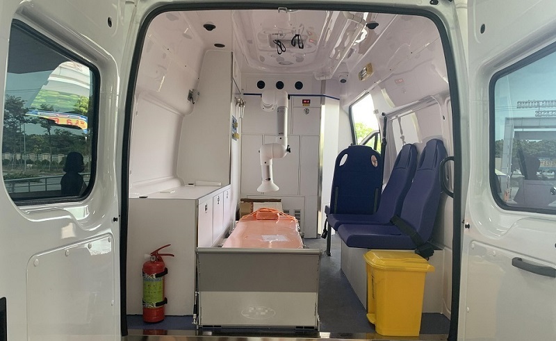 Xe cứu thương chở bệnh nhân covid19