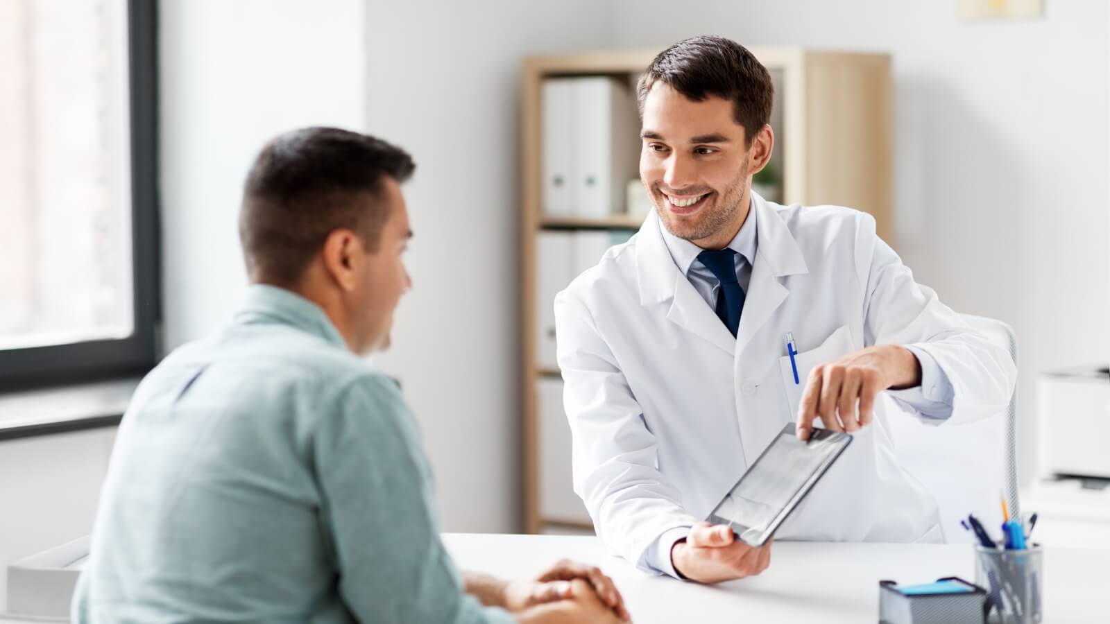 Thăm khám và hỏi ý kiến bác sĩ trước khi sử dụng thuốc làm giảm ham muốn tình dục