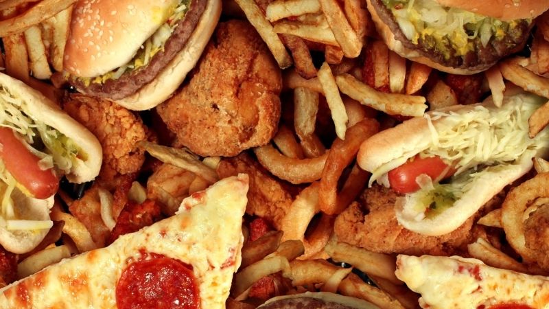 Mẹ bầu mắc tiểu đường thai kỳ nên hạn chế nhóm chất béo “xấu”.