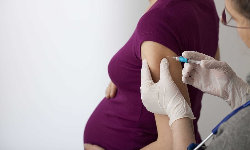 Tiêm insulin hạ đường huyết cho bà bầu