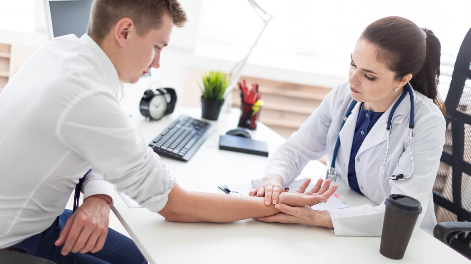 Thăm khám tại các cơ sở y tế để được điều trị đúng cách