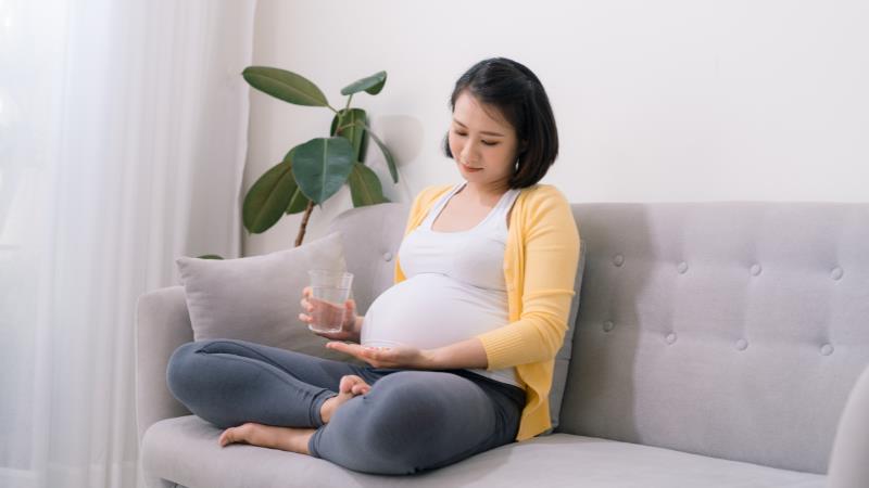 Cần lựa chọn vitamin tổng hợp cho bà bầu một cách an toàn và kỹ lưỡng
