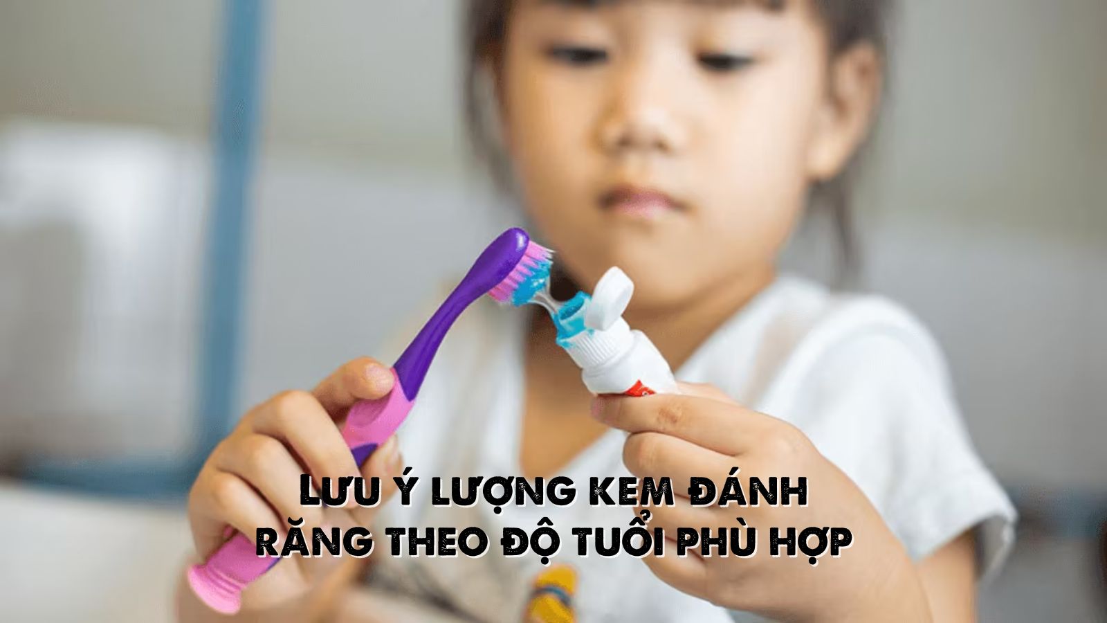 Bé cần sử dụng kem đánh răng dưới sự giám sát của bố mẹ để đảm bảo an toàn