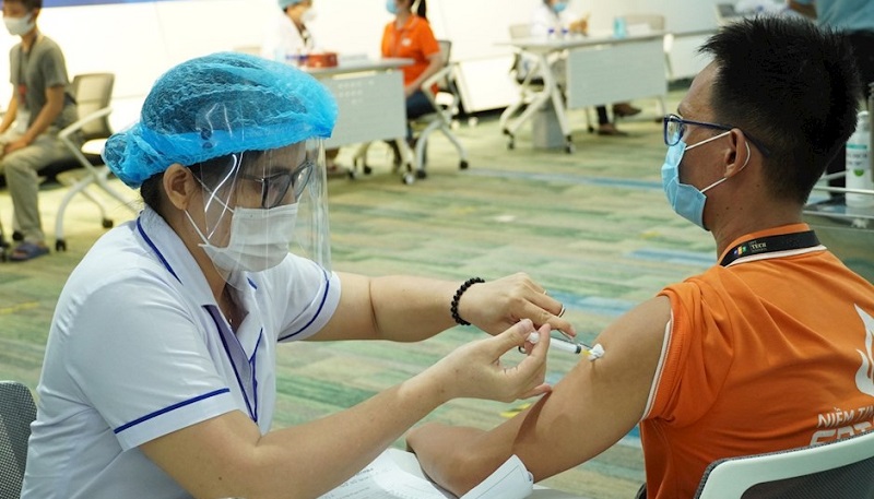 Việt Nam dự kiến tiêm vaccine mũi 3 từ cuối năm 2021