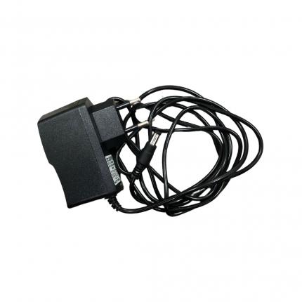 Adapter kèm theo máy