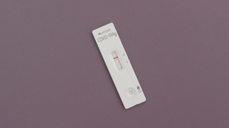 kết quả xét nghiệm trên dụng cụ xét nghiệm nhanh Covid-19 Humasis 1 Test