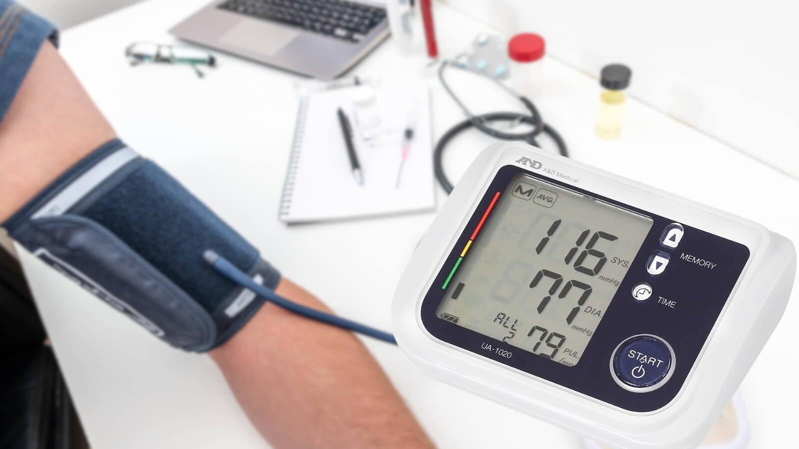 Máy đo huyết áp bắp tay AND UA-1020 cảnh báo đột quỵ