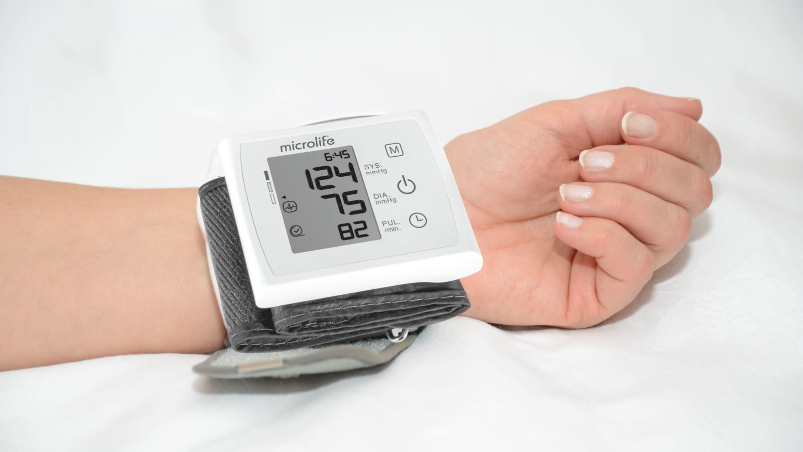 M&aacute;y đo huyết &aacute;p cổ tay Microlife W3 Comfort