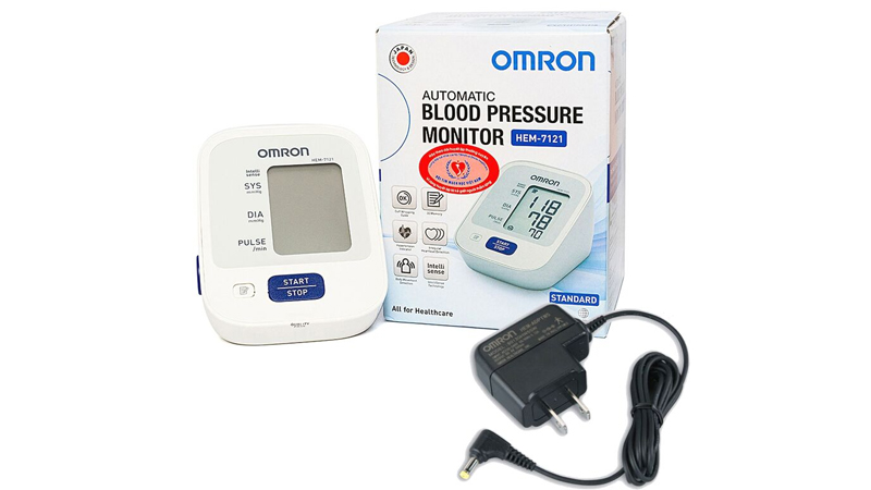 Máy đo huyết áp Omron HEM-7121 có đi kèm bộ đổi nguồn